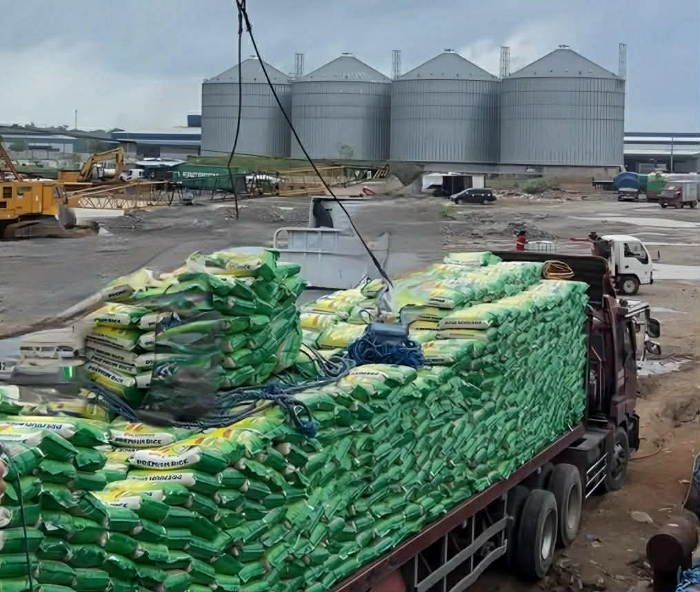 Cargo delivery and bulk material transport connected to HBR operations