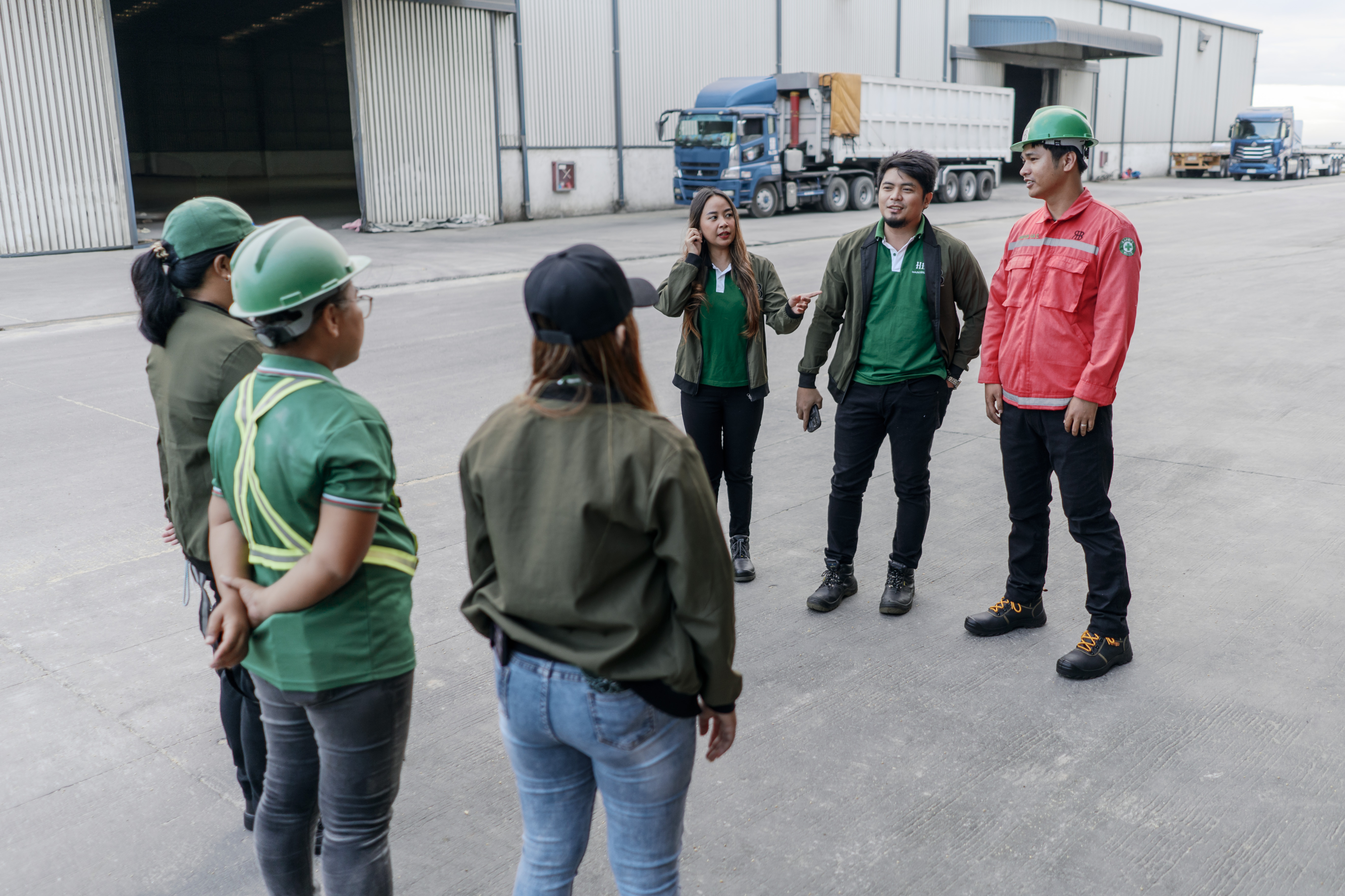 HBR leaders coordinating with team members before field work
